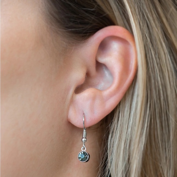 NWT Boutique Emerald & Silver Diamond Rhinestone Medallion Necklace Jewelry - Picture 2 of 3